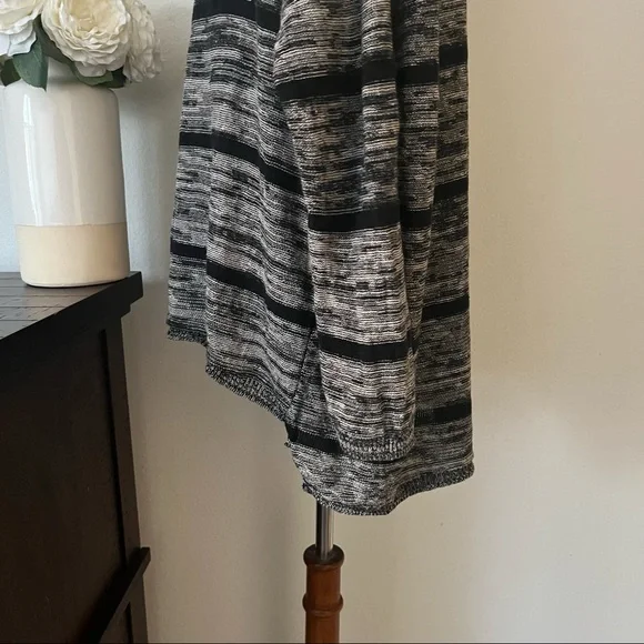 Eileen Fisher 100% linen striped dropped sleeve sweater grey black size large - Picture 7 of 12